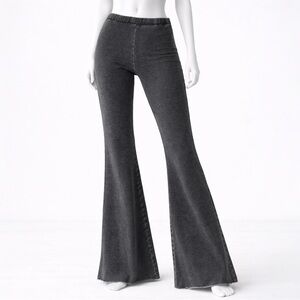 NWT Good American Pull-On Flare Pants